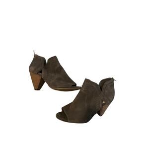 Vince Camuto Heels 7.5